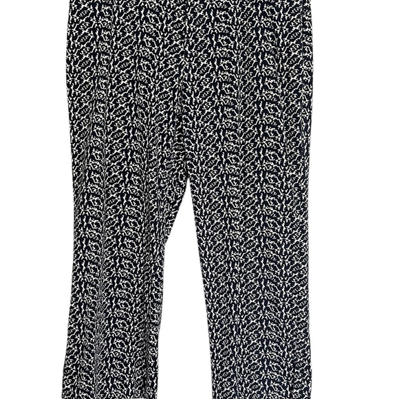Windridge Cheryl Nash Black and White Patterned Capris - Picture 2 of 6